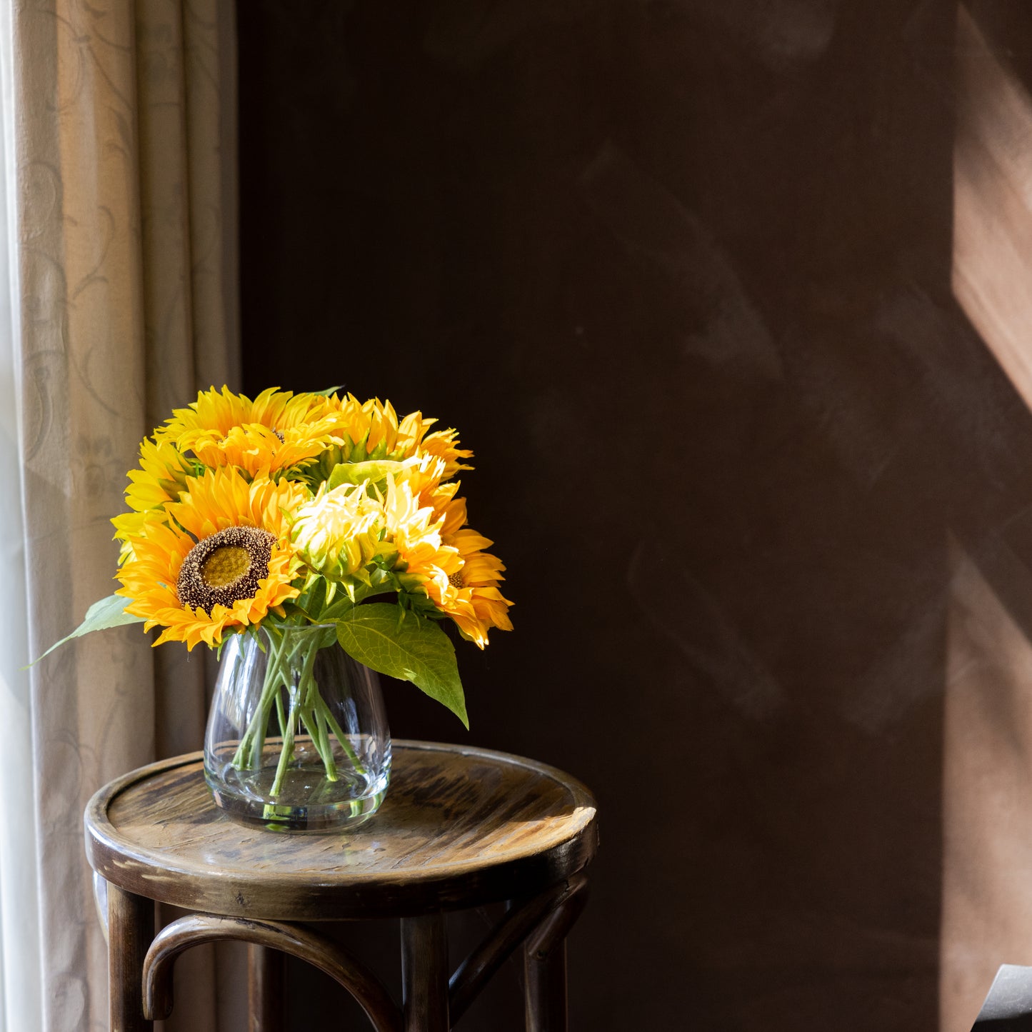 30cm Sunflower Arrangement in Glass